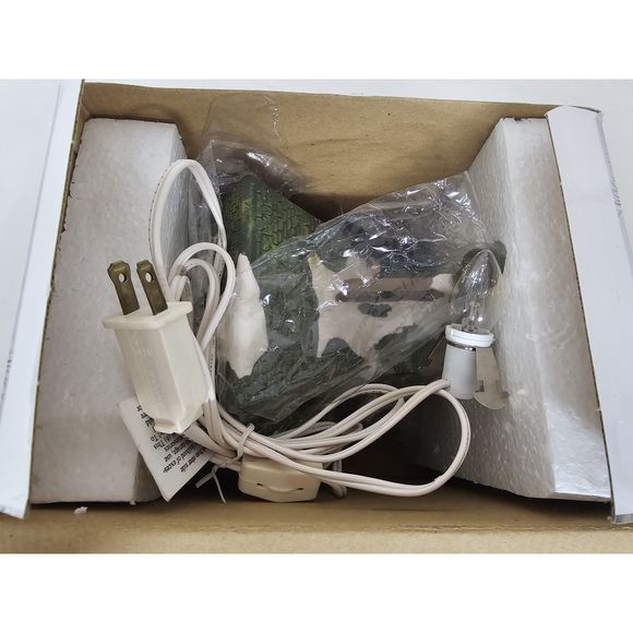 2004 Christmas Streets Collection FROSI'S ICE HOUSE Lighted Porcelain Village Ho - Picture 6 of 6